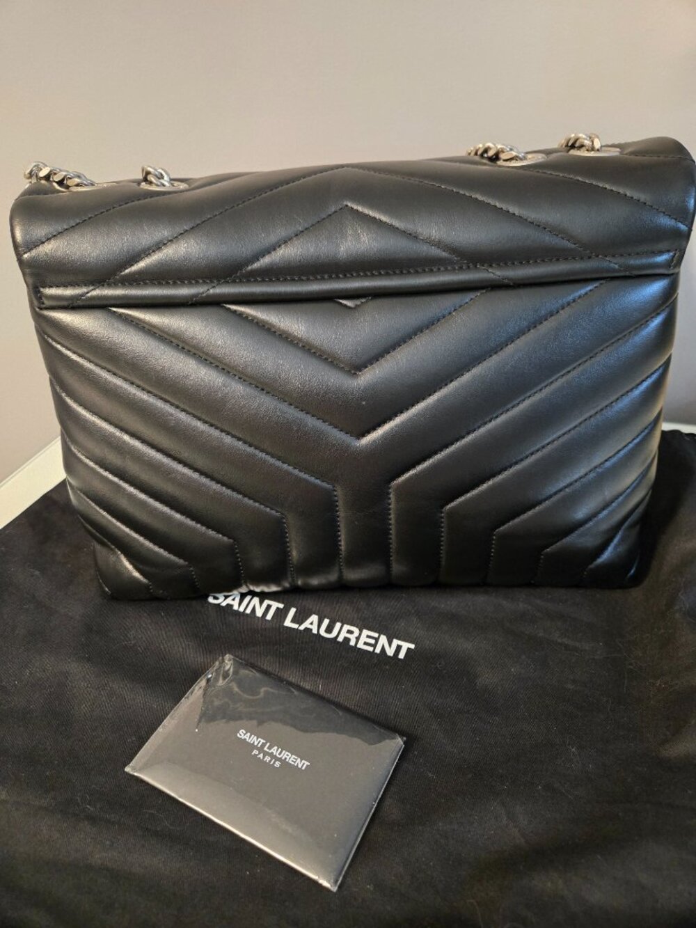 Authentic Yves Saint Laurent Medium Matelasse Leather Loulou Shoulder Bag - Picture 3 of 10